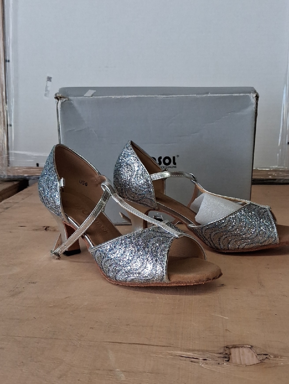 NWT Womens DSOL BASIC's Silver Glitter T-Strap Dance Heels